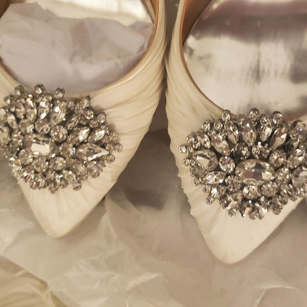 Badgley Mischka Like New Satin Pegasis Pumps, Sz 9 - Picture 9 of 14